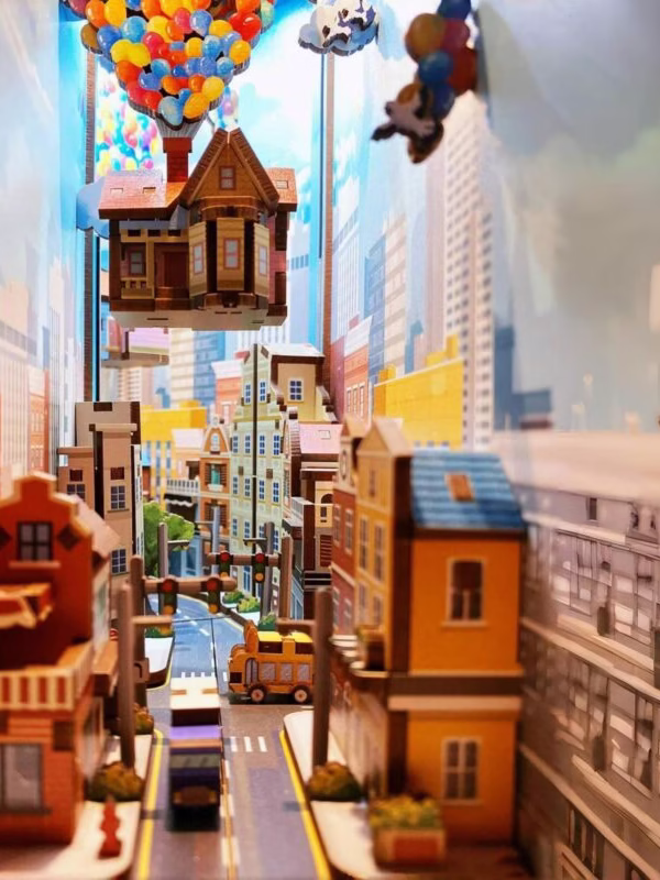 Flying House Chasing Dreams Book Nook Kit