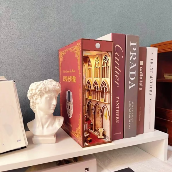 Notre-Dame de Paris Book Nook Kit