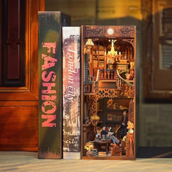 Holmes Detective Agency Book Nook Kit