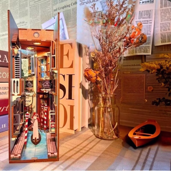 Travel in Venice Book Nook Kit
