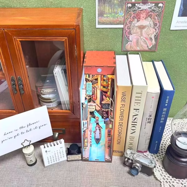 Travel in Venice Book Nook Kit