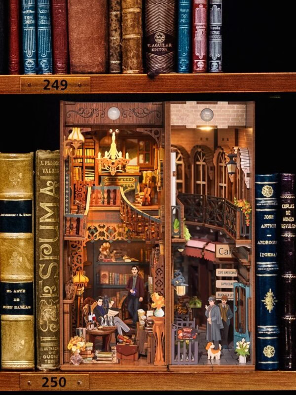 Sherlock Holmes Baker Street 221B & Detective Agency Book Nook Kit