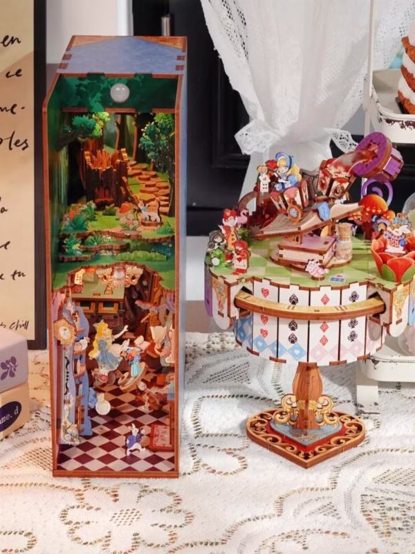Camera_1040g0k031009686a5q005ns9pru08hebci3iml0_副本 Alice in Wonderland Book Nook/Music Box Kit