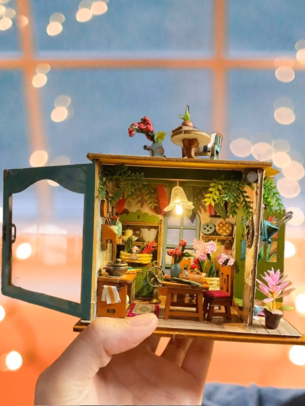 700000907_副本 Arrietty's Borrower's House and Kitchen DIY Dollhouse Kit