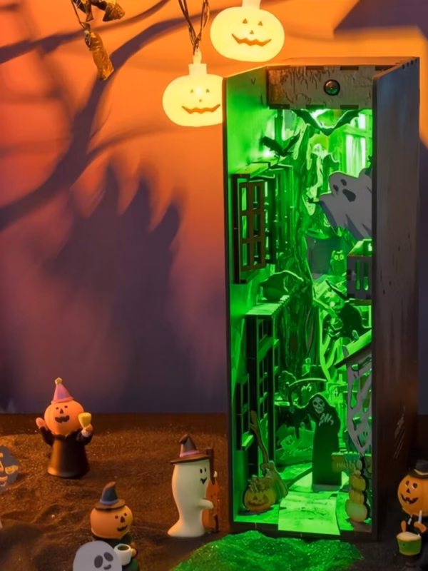 323 Spooky Alley Halloween DIY Book Nook Kit