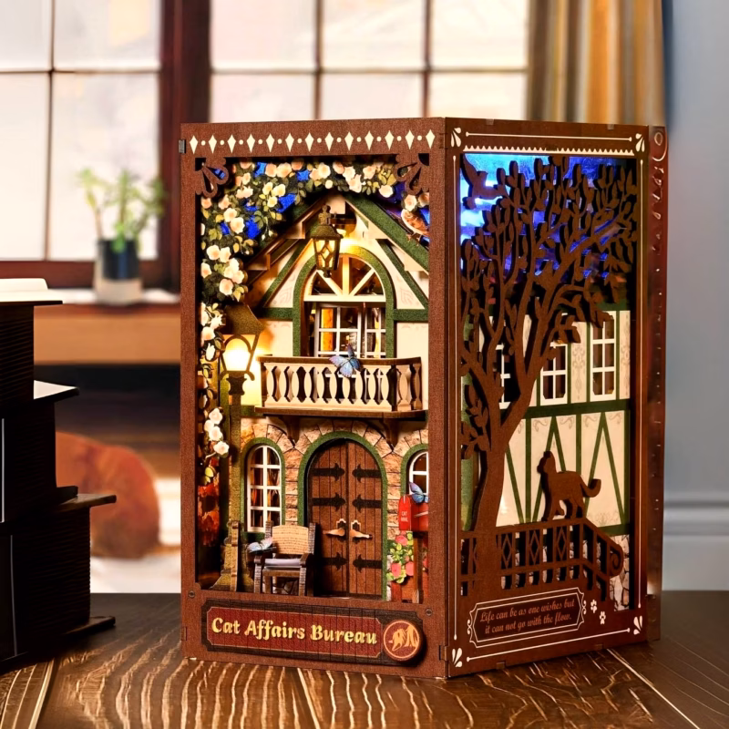 猫の恩返し The Cat Returns Baron Cat's Bureau Dual-Sided DIY Book Nook Kit