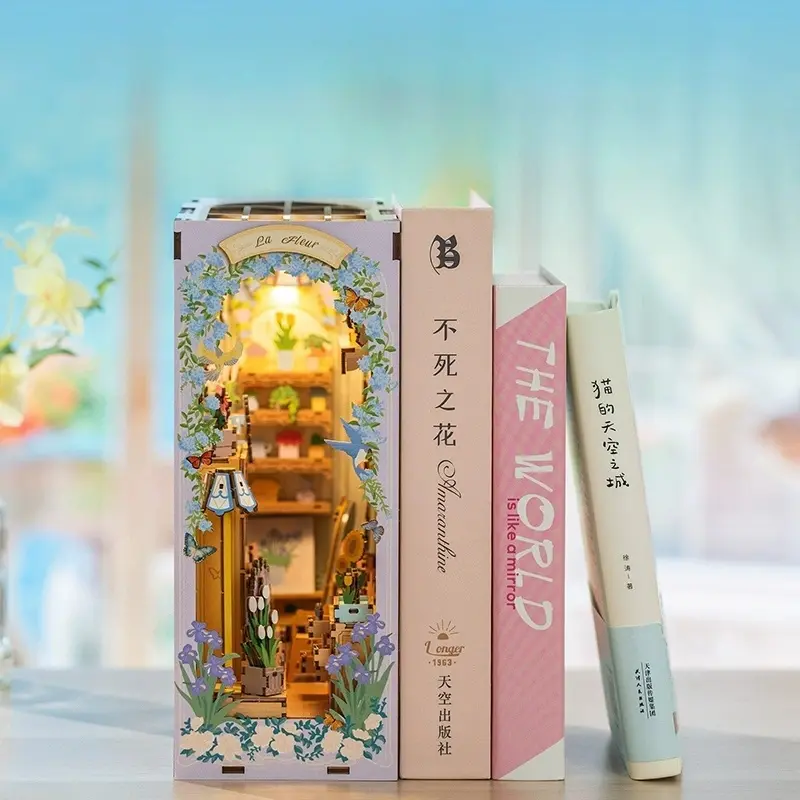 LE FLEURISTE Fragrant Flower Shop — 180° Foldable DIY Book Nook Kit