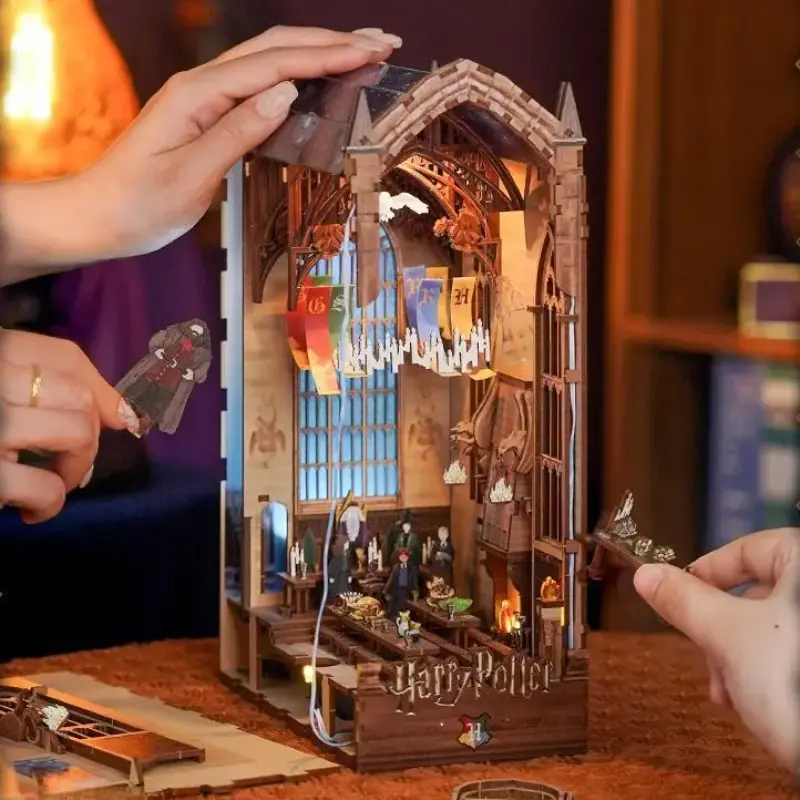 Harry Potter - Hogwarts Great Hall DIY Book Nook Kit