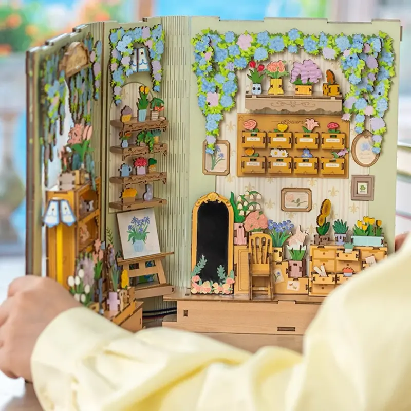 LE FLEURISTE Fragrant Flower Shop — 180° Foldable DIY Book Nook Kit