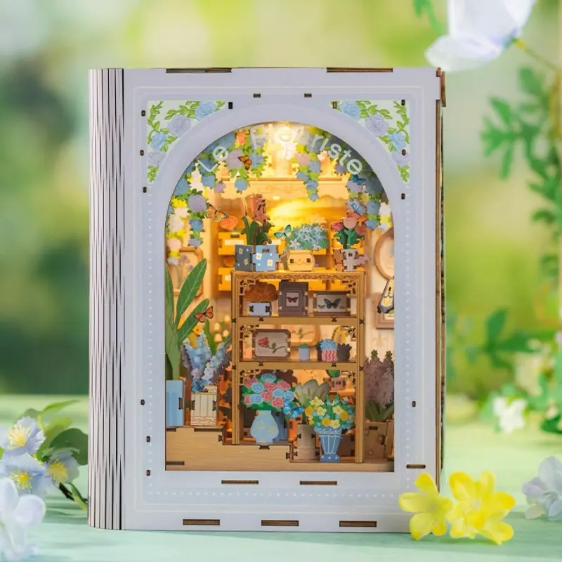 LE FLEURISTE Fragrant Flower Shop — 180° Foldable DIY Book Nook Kit