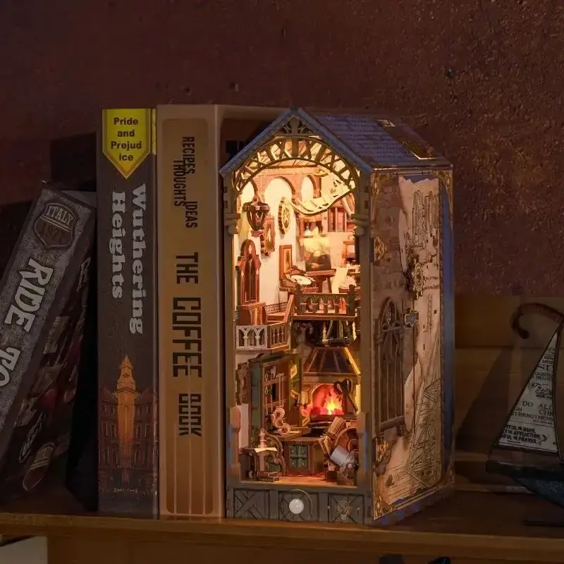 Leonardo da Vinci's Late Residence – Château du Clos Lucé, France DIY Book Nook Kit