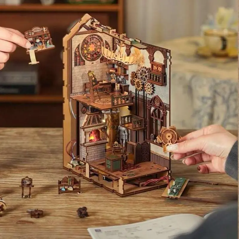 Leonardo da Vinci's Late Residence – Château du Clos Lucé, France DIY Book Nook Kit