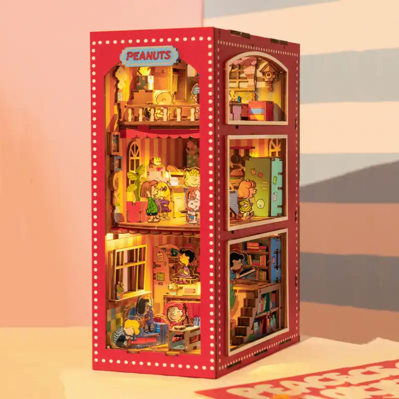 Snoopy’s Multi-Style Doghouse Book Nook Kit