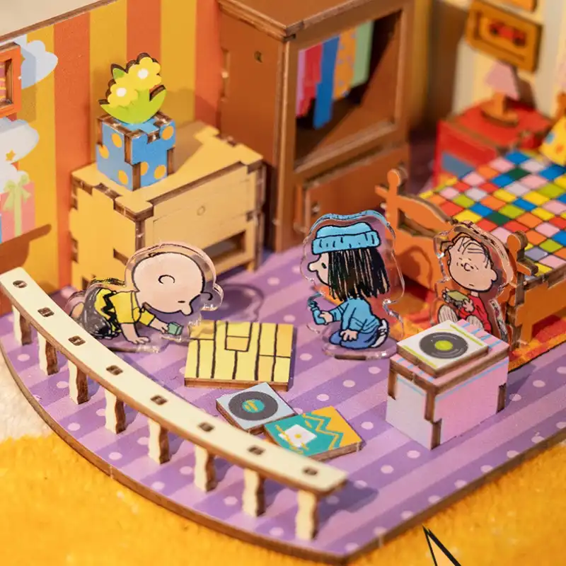 Snoopy’s Multi-Style Doghouse Book Nook Kit