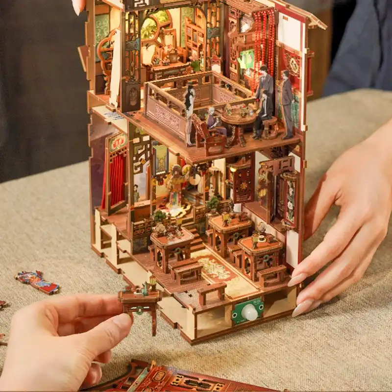 The Lost Tomb - Time Raiders - New Moon Hotel DIY Book Nook Kit