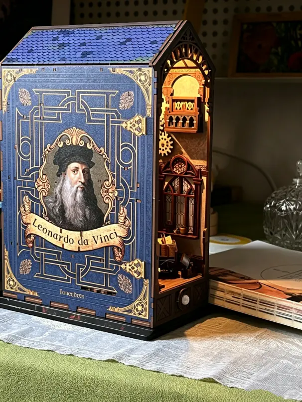 Leonardo da Vinci's Late Residence – Château du Clos Lucé, France DIY Book Nook Kit