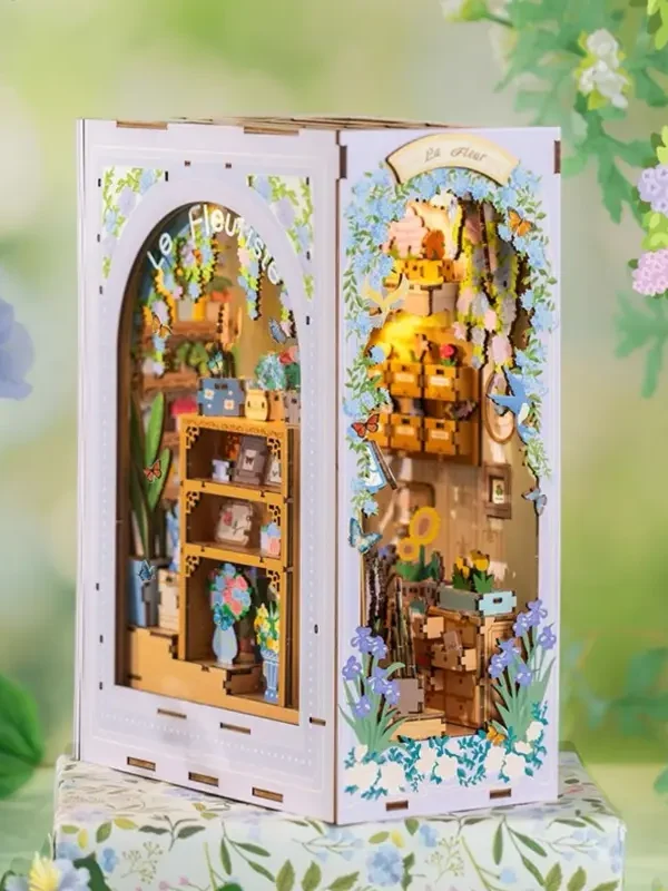 LE FLEURISTE Fragrant Flower Shop — 180° Foldable DIY Book Nook Kit