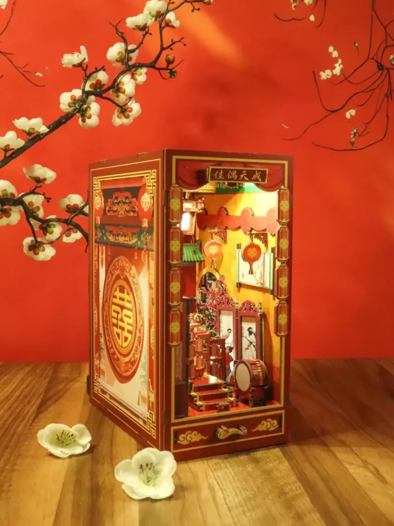 Chinese Wedding Book Nook Kit – Traditional Bride & Groom Diorama Bookend